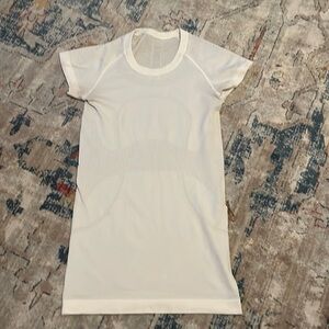 Lululemon Swiftly Tech tee